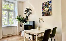 Lfg Stylish Studio Near Center